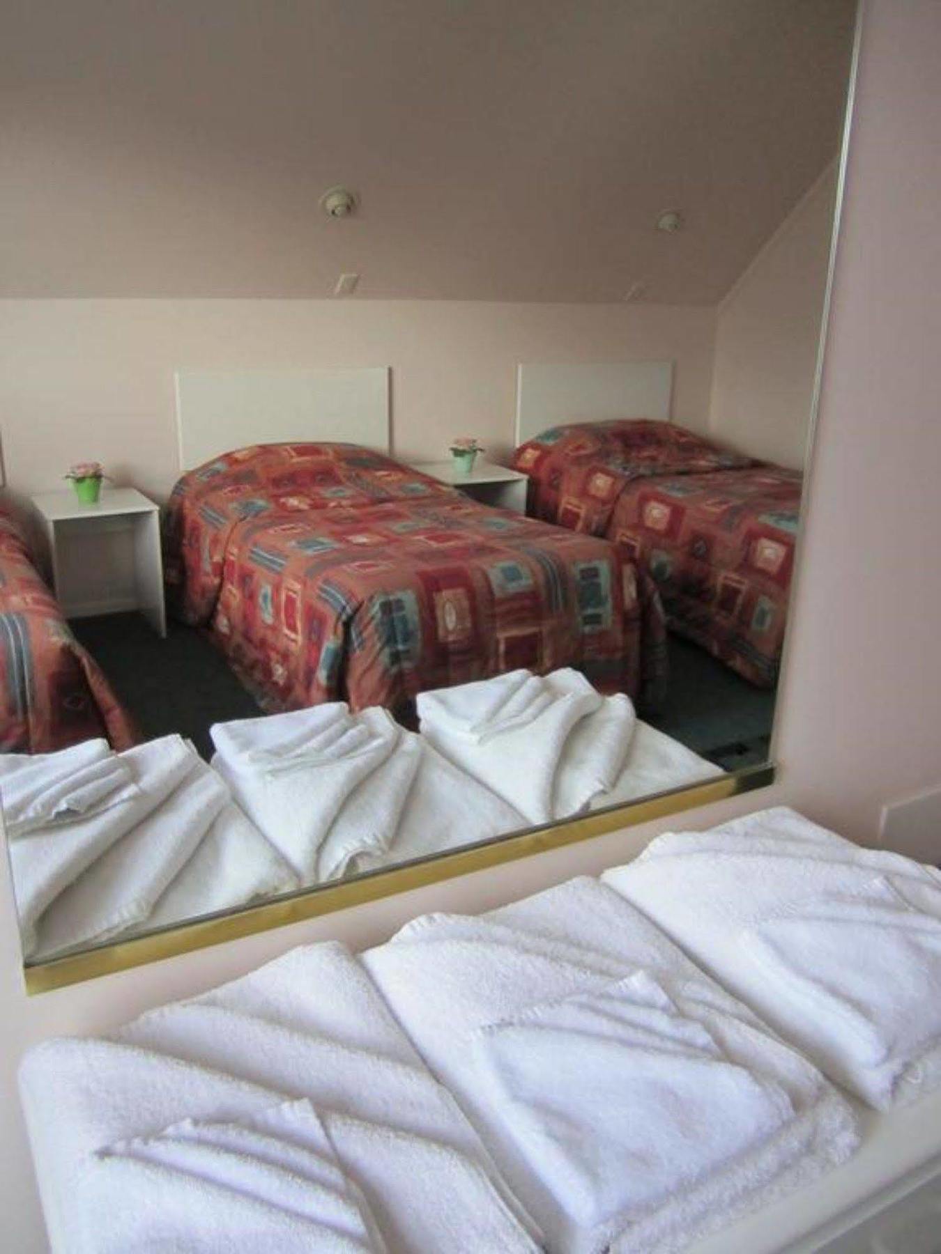 Camellia Court Motel Lower Hutt Exteriör bild